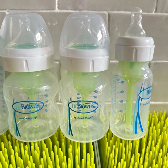 Dr. Brown’s Anti-Colic Natural Flow Baby Bottle Set - Picture 2 of 4